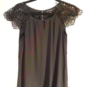 Stork & Babe blouse maternity